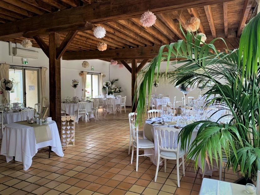 La salle du Relais s'étend sur 120 m² La salle du Relais s'étend sur 120 m²